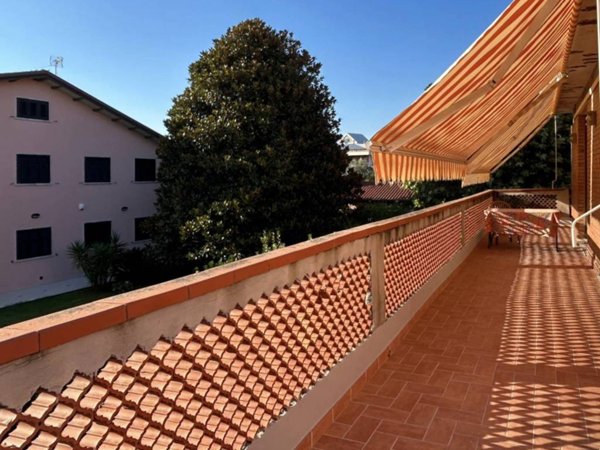 appartamento in vendita a Carrara in zona Marina di Carrara