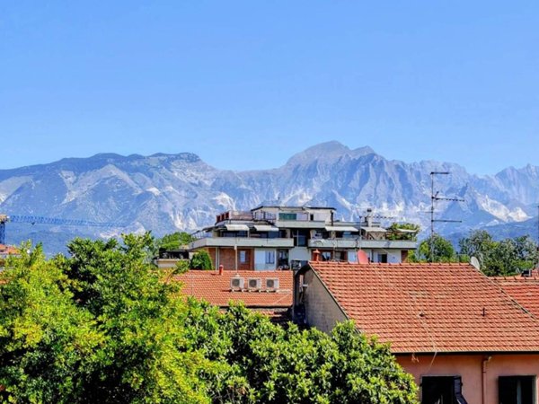 appartamento in vendita a Carrara in zona Marina di Carrara