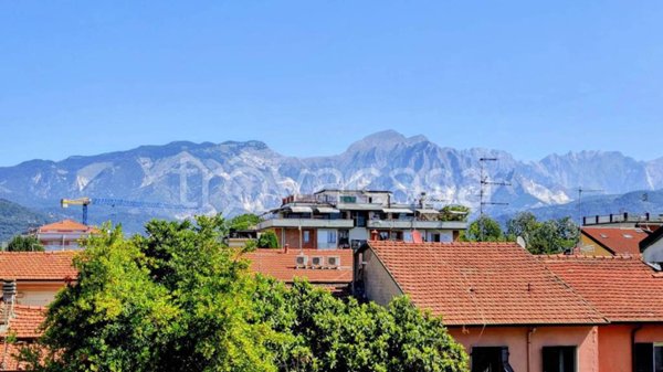 appartamento in vendita a Carrara in zona Marina di Carrara
