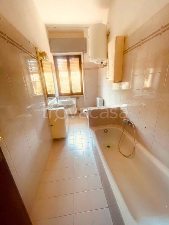 appartamento in vendita a Carrara in zona Avenza