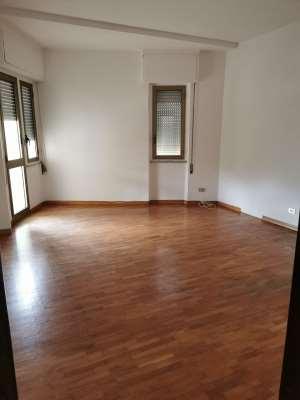 appartamento in vendita a Carrara in zona Sant'Antonio