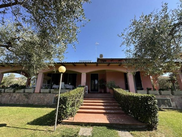 casa indipendente in vendita a Carrara in zona Marina di Carrara