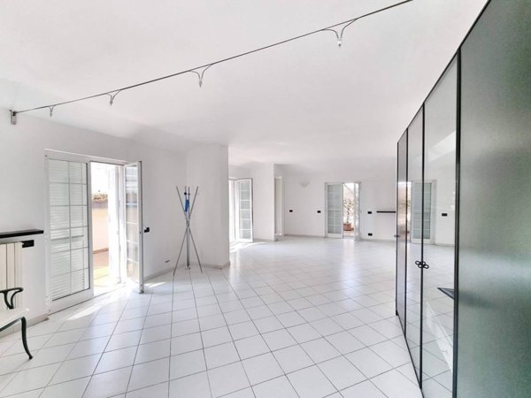 appartamento in vendita a Carrara in zona Marina di Carrara