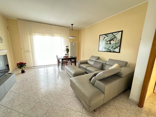 casa indipendente in vendita a Carrara in zona Avenza