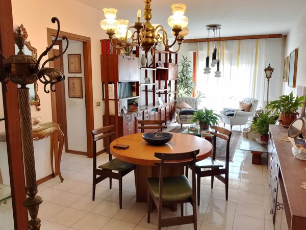 appartamento in vendita a Carrara in zona Marina di Carrara