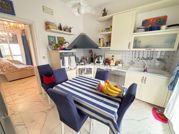 appartamento in vendita a Carrara in zona Avenza