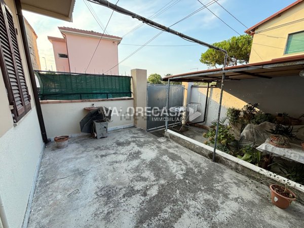 casa indipendente in vendita a Carrara in zona Avenza