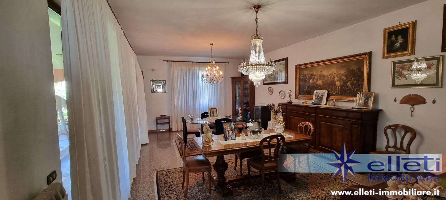 casa indipendente in vendita a Carrara in zona Marina di Carrara