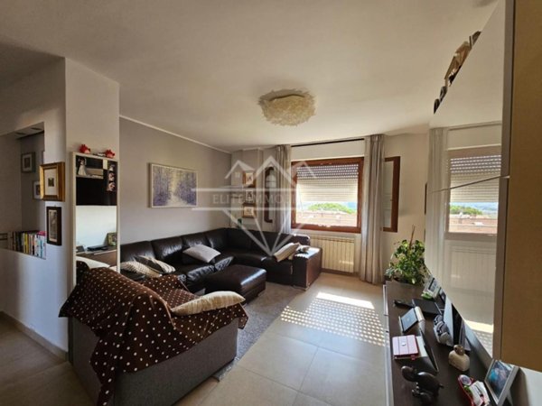 appartamento in vendita a Carrara in zona Marina di Carrara