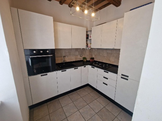 appartamento in vendita a Carrara in zona Centro Città