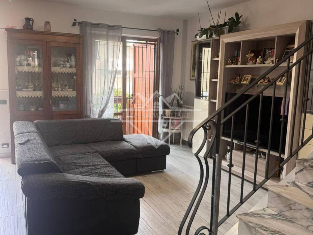casa indipendente in vendita a Carrara in zona Avenza