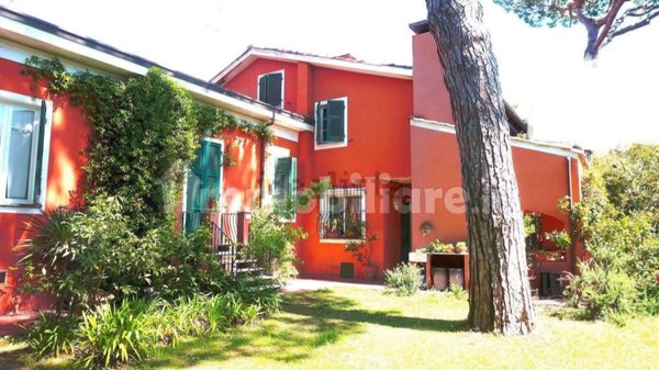 casa indipendente in vendita a Carrara in zona Avenza