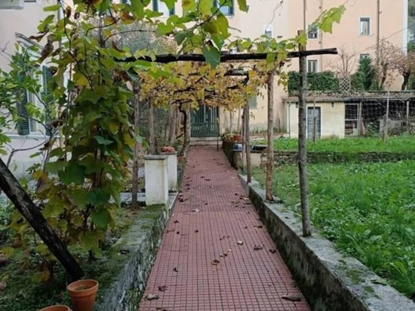 casa indipendente in vendita a Carrara