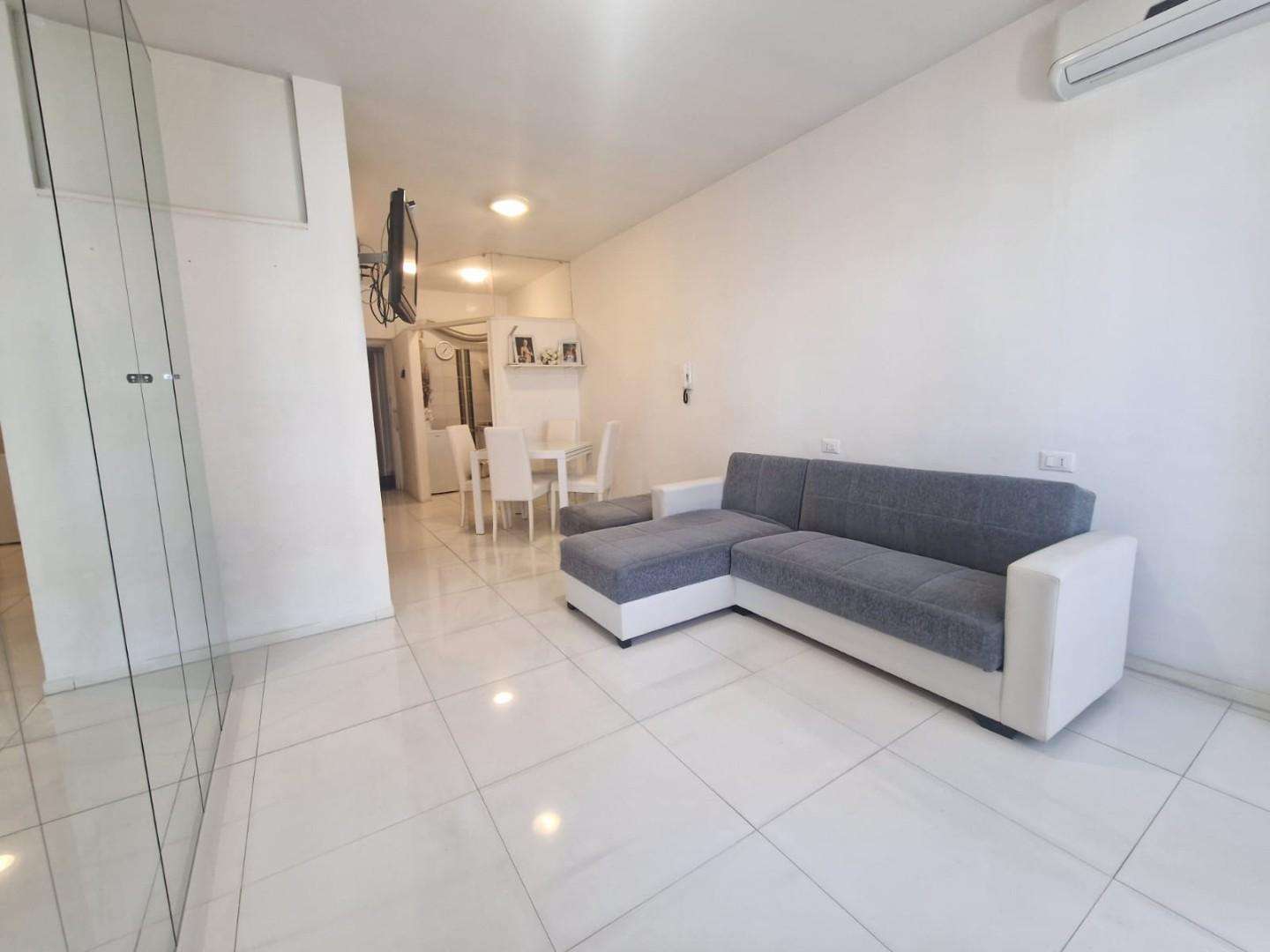 appartamento in vendita a Carrara in zona Marina di Carrara