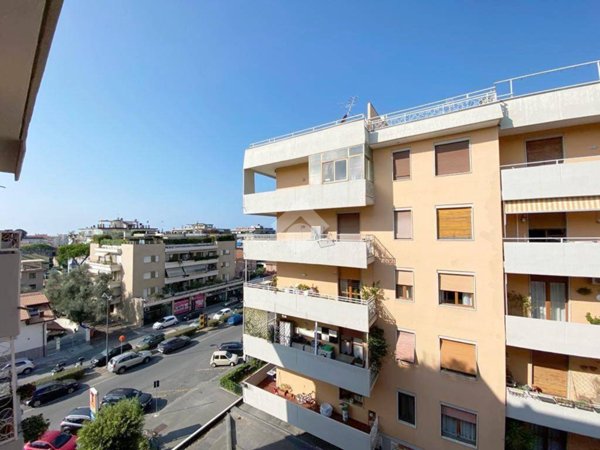 appartamento in vendita a Carrara in zona Marina di Carrara
