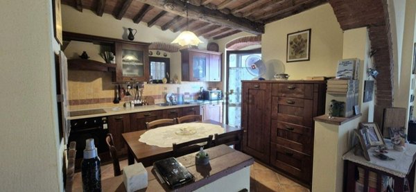 appartamento in vendita a Carrara in zona Stabbio