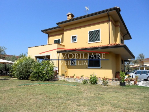 casa indipendente in vendita a Carrara in zona Fossone