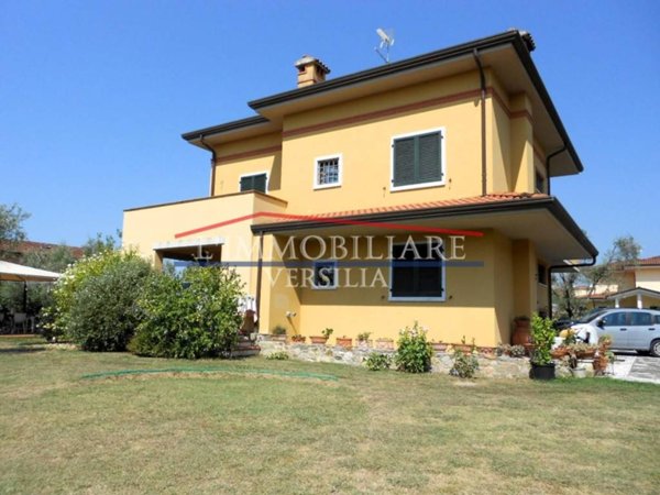casa indipendente in vendita a Carrara in zona Fossone