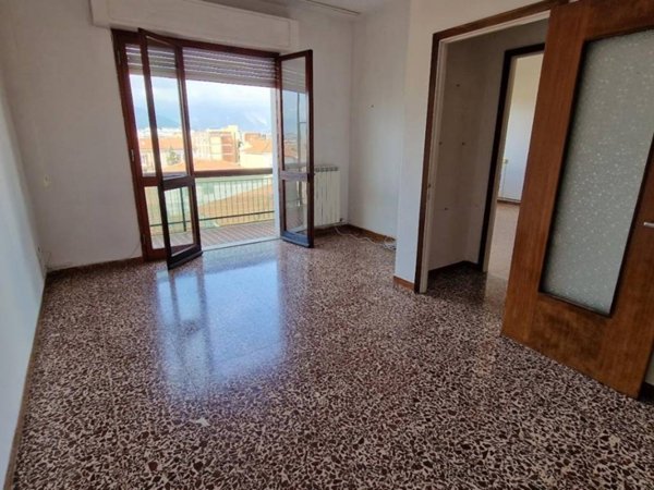 appartamento in vendita a Carrara in zona Marina di Carrara