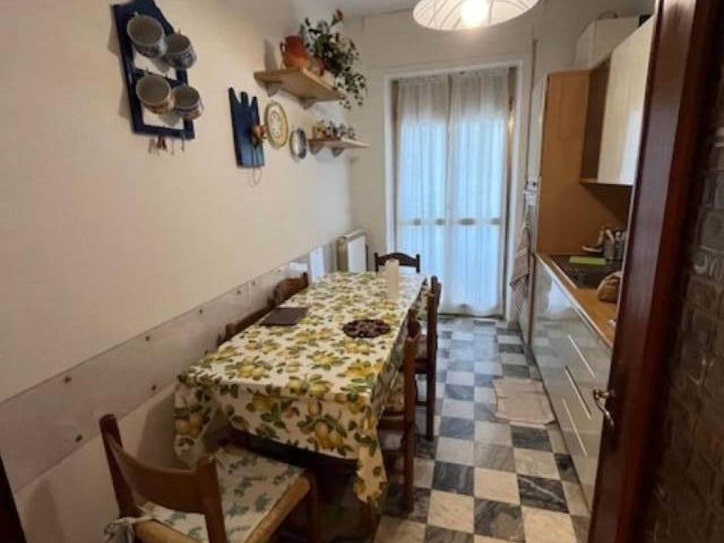 appartamento in vendita a Carrara in zona Marina di Carrara