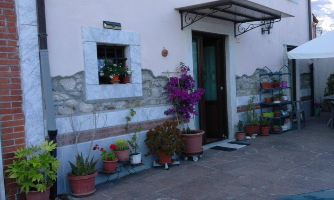 casa indipendente in vendita a Carrara in zona Sant'Antonio