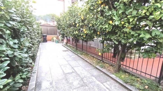 casa indipendente in vendita a Carrara in zona Nazzano