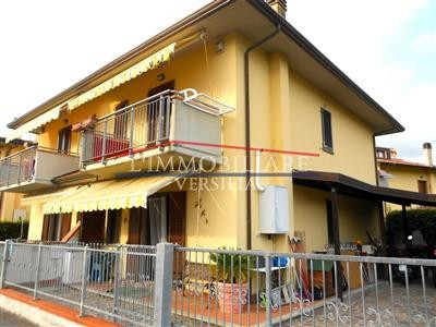 casa indipendente in vendita a Carrara