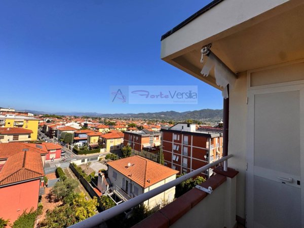 appartamento in vendita a Carrara in zona Marina di Carrara