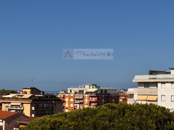 appartamento in vendita a Carrara in zona Marina di Carrara