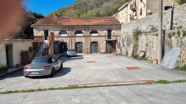 casa indipendente in vendita a Carrara