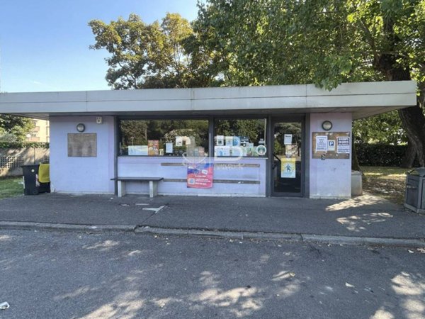negozio in vendita a Carrara in zona Avenza