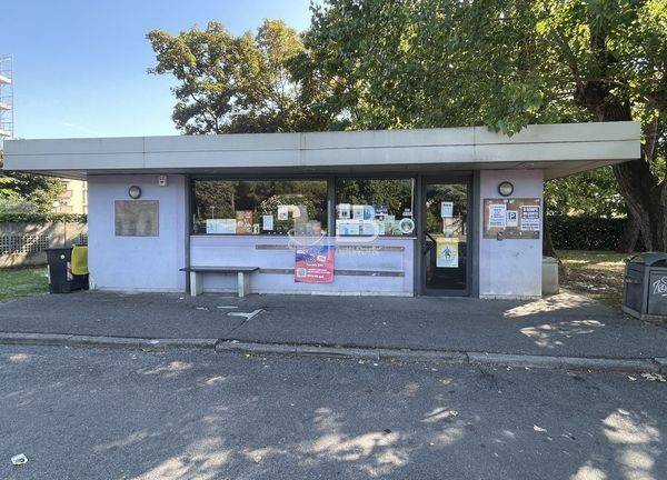 negozio in vendita a Carrara in zona Avenza