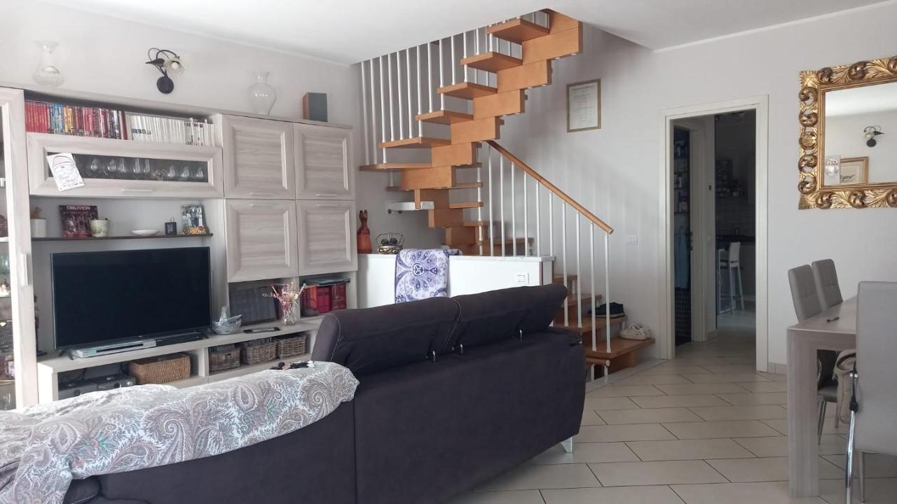 casa indipendente in vendita a Carrara in zona Fossone