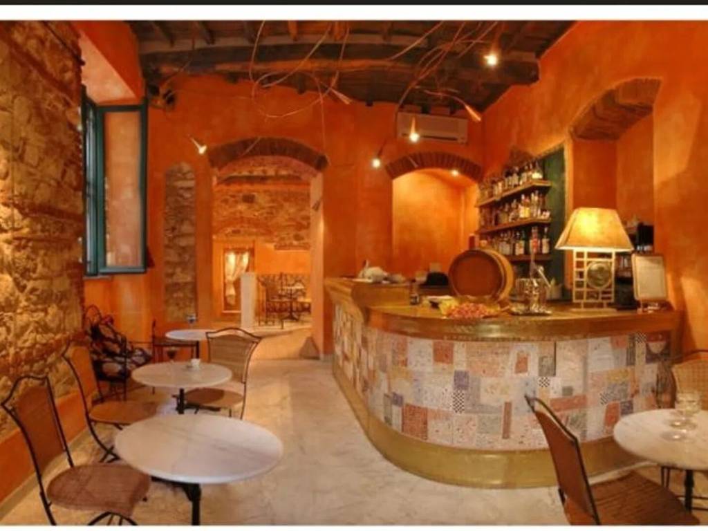 locale commerciale in vendita a Carrara in zona Centro Città