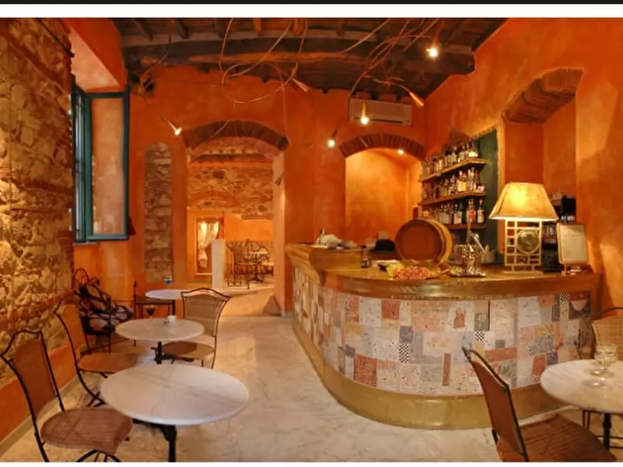 negozio in vendita a Carrara