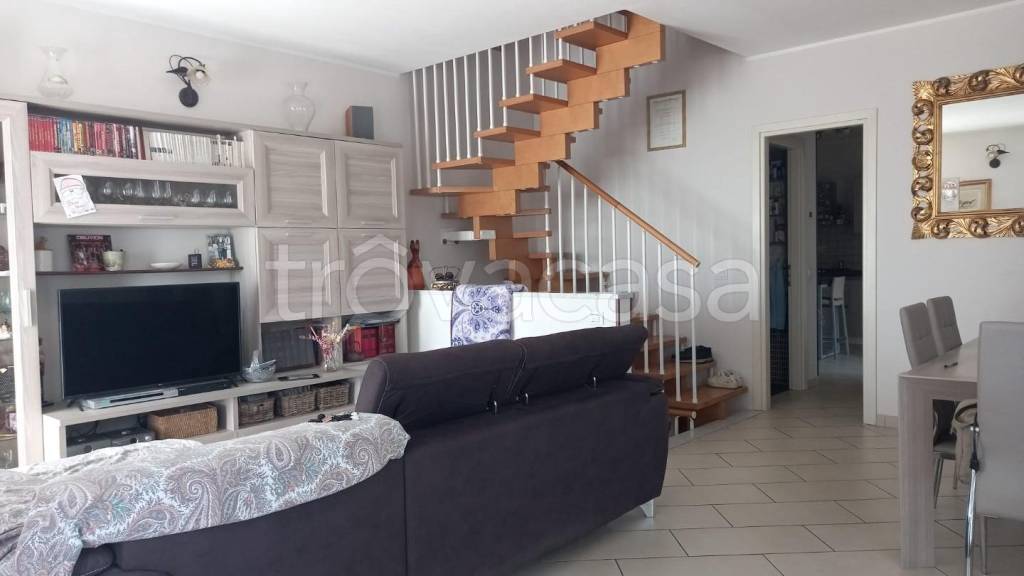casa indipendente in vendita a Carrara in zona Fossone