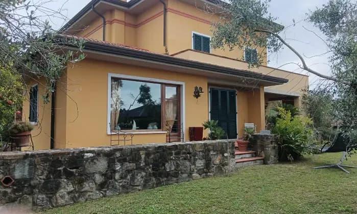 casa indipendente in vendita a Carrara in zona Fossone