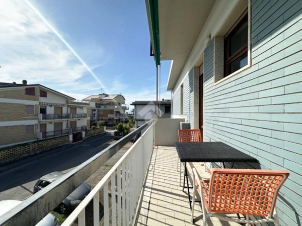 appartamento in vendita a Carrara in zona Marina di Carrara