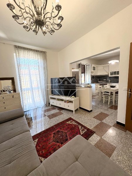 casa semindipendente in vendita a Carrara in zona Avenza