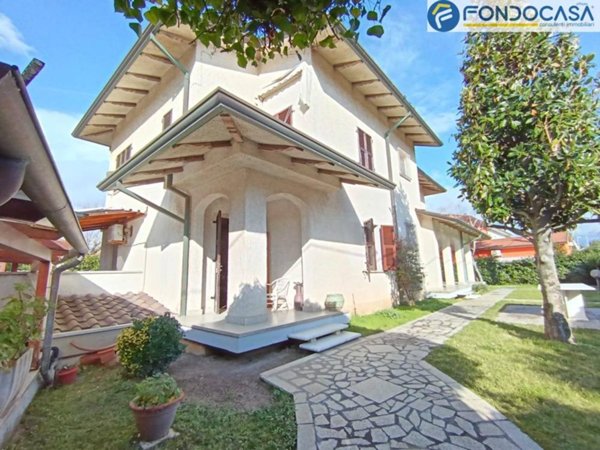 casa indipendente in vendita a Carrara in zona Marina di Carrara