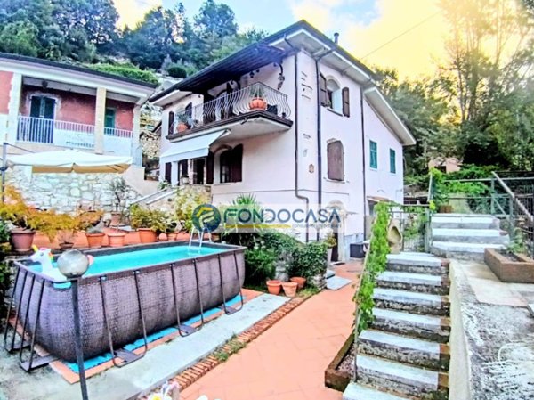 casa indipendente in vendita a Carrara in zona Torano