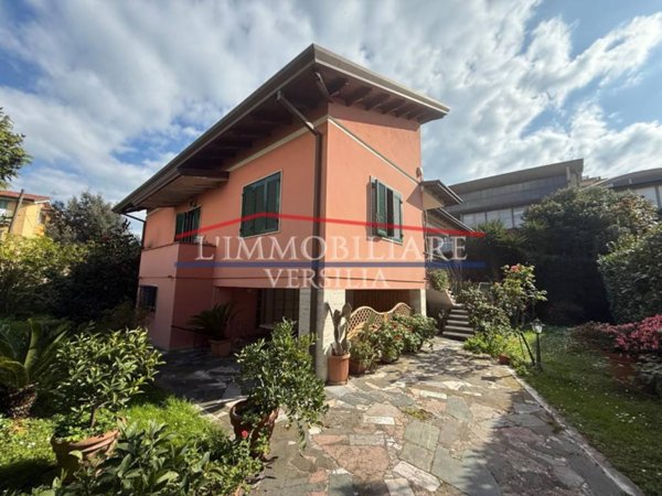 casa indipendente in vendita a Carrara in zona Marina di Carrara