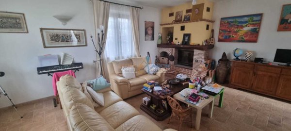 casa indipendente in vendita a Carrara in zona Marina di Carrara