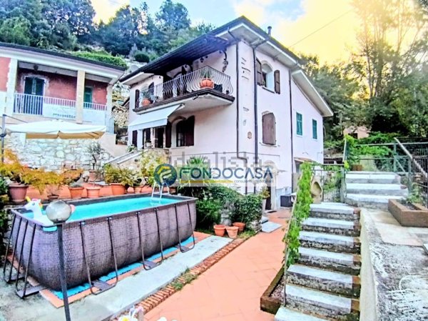 casa semindipendente in vendita a Carrara