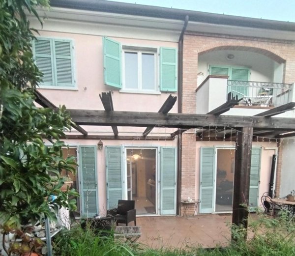 appartamento in vendita a Carrara in zona Fossola
