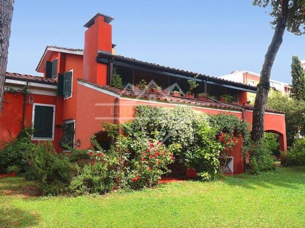 casa indipendente in vendita a Carrara in zona Avenza