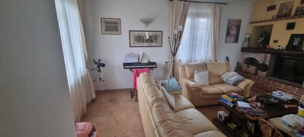 casa indipendente in vendita a Carrara in zona Marina di Carrara