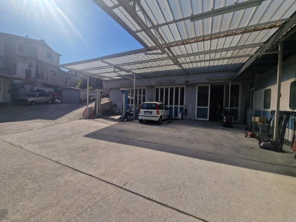 appartamento in vendita a Carrara in zona Stabbio