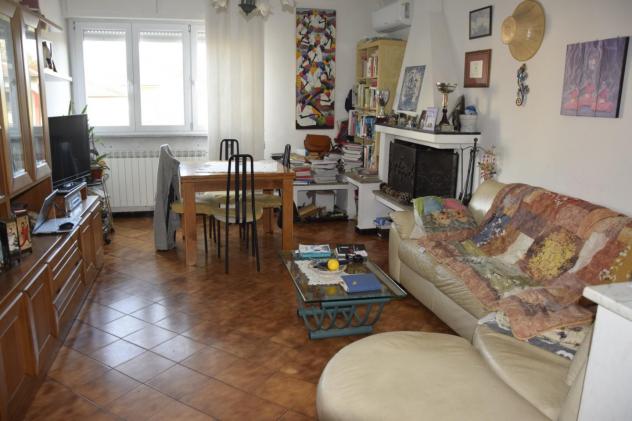 appartamento in vendita a Carrara in zona Avenza