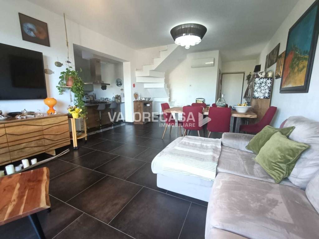 casa indipendente in vendita a Carrara in zona Avenza